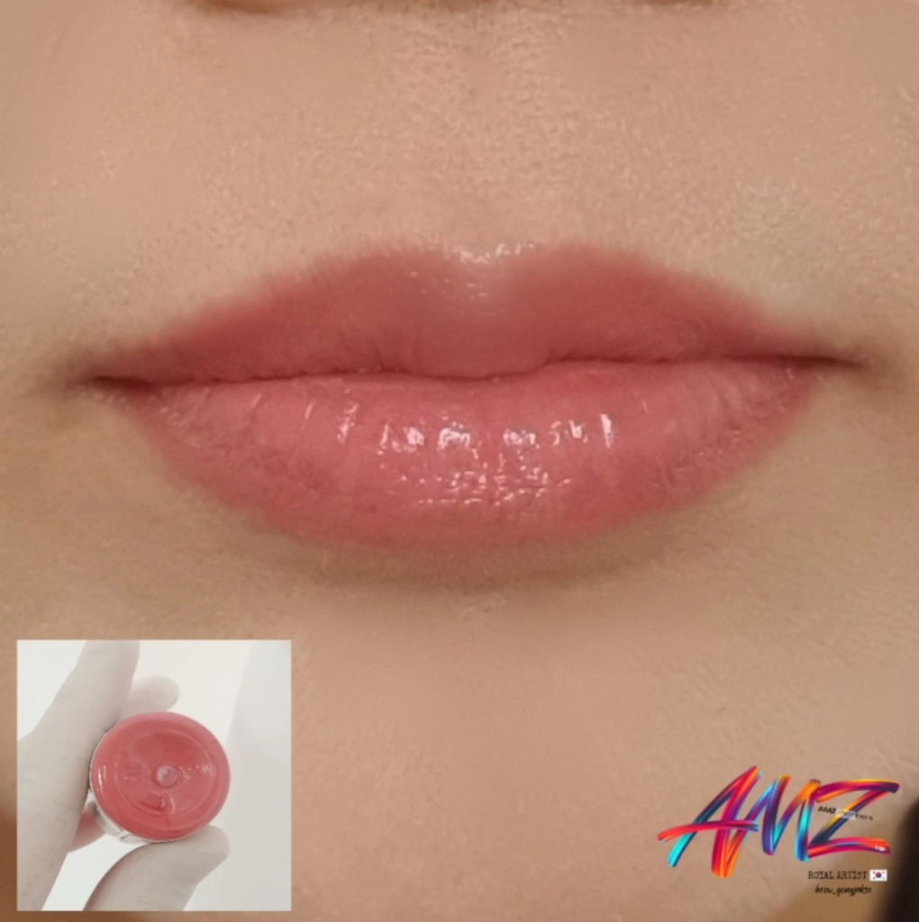 본인에게 맞는 입술 반영구 컬러를 시뮬레이션 해보고 결정한다.